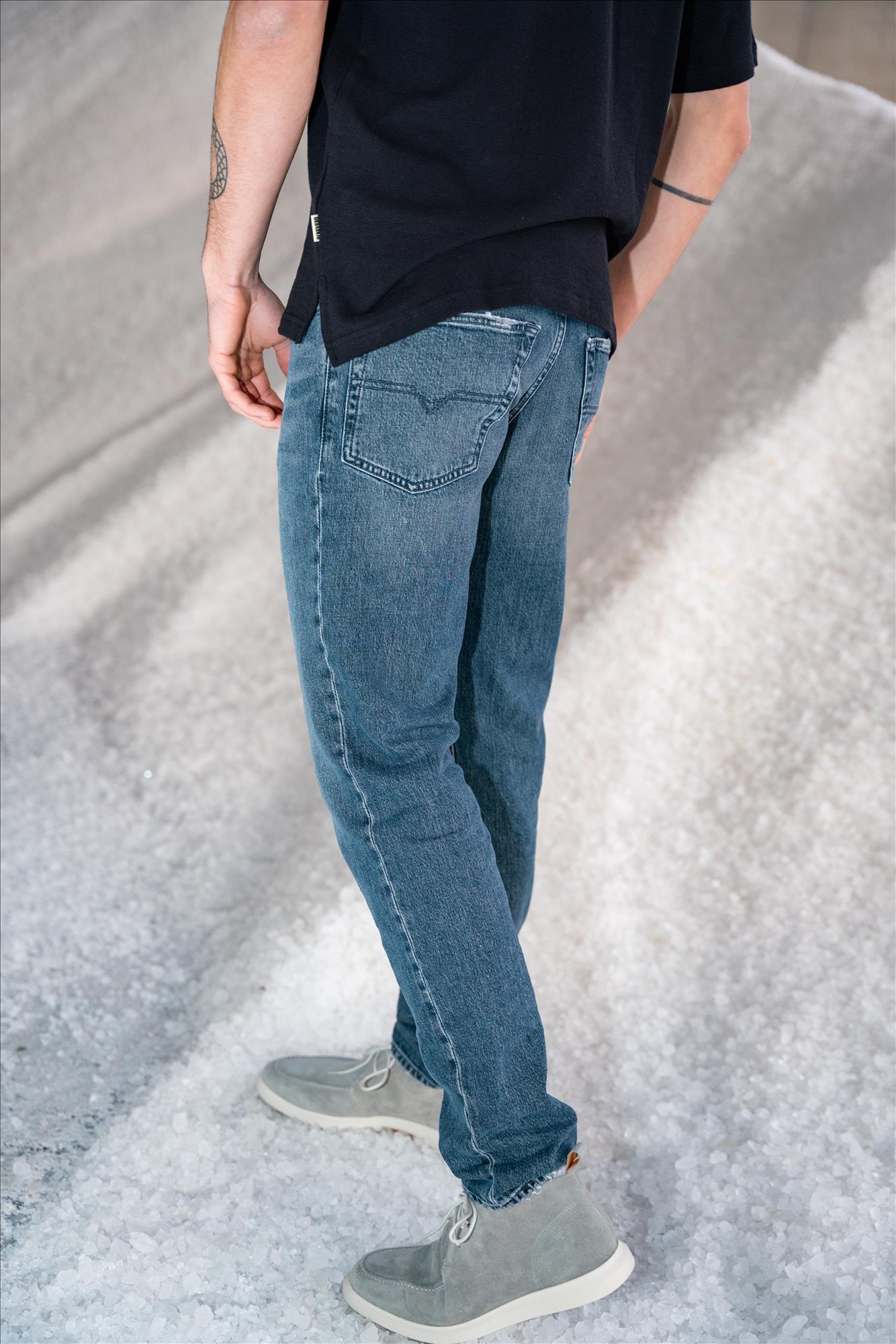 Diesel - Donkerblauwe 2023 D-Finitive tapered jeans