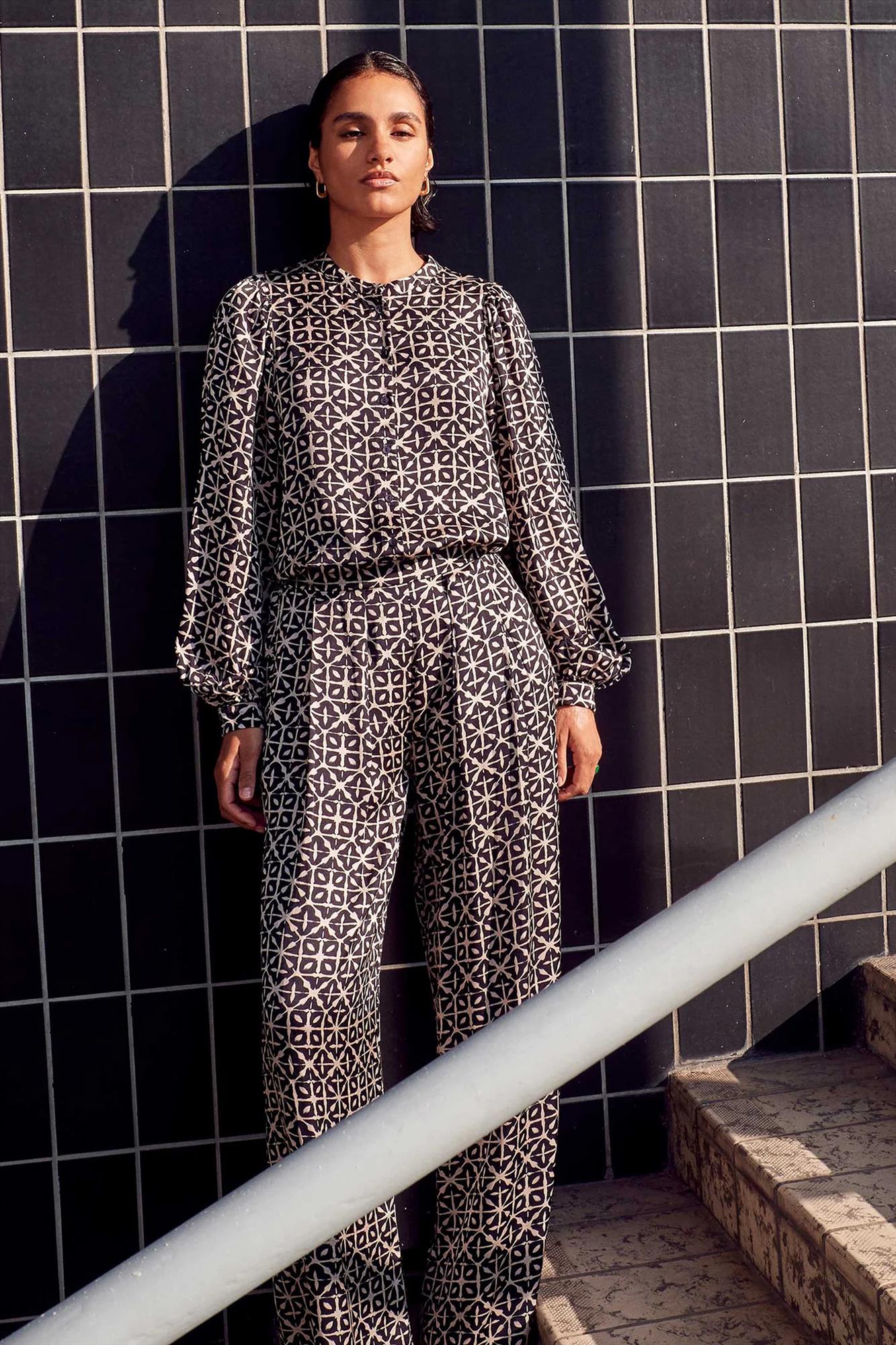 BY BAR - Beige-Donkerblauwe Rikki Flash blouse