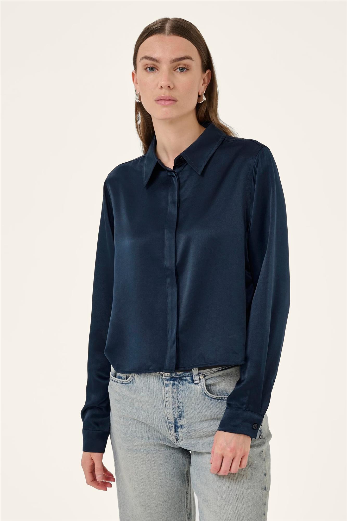My Essential Wardrobe - Donkerblauwe Estelle blouse